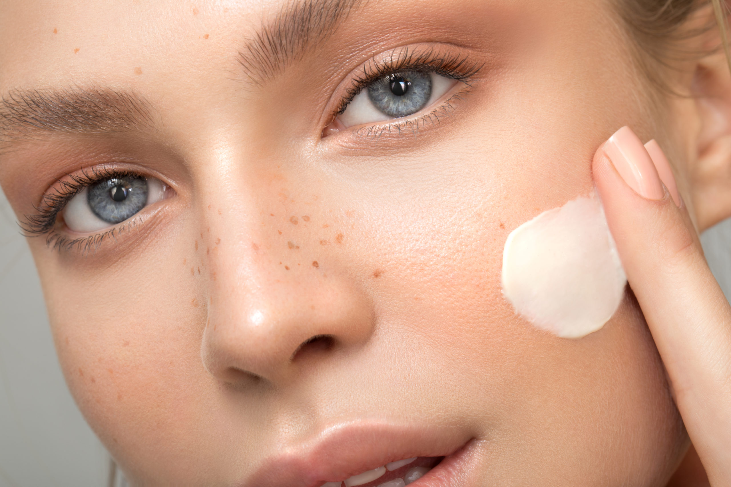 Sử dụng kem dưỡng ẩm cho da mặt đúng cách