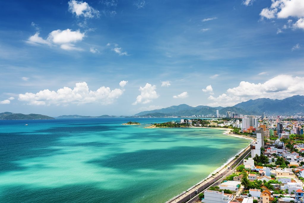 Nha Trang với biển xanh, cát trắng, nắng vàng